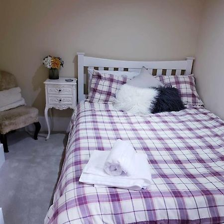 3 Bedroom 3 Bathroom Ground Floor Condo With Veranda Reigate Exteriör bild