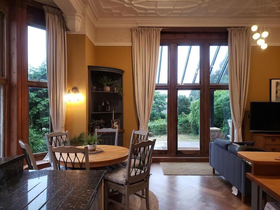 3 Bedroom 3 Bathroom Ground Floor Condo With Veranda Reigate Exteriör bild