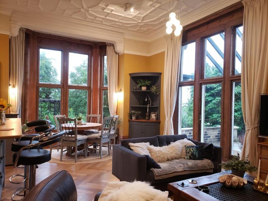 3 Bedroom 3 Bathroom Ground Floor Condo With Veranda Reigate Exteriör bild