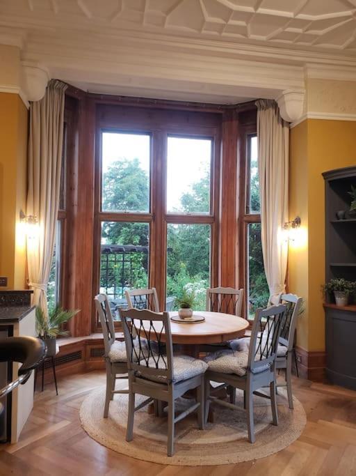 3 Bedroom 3 Bathroom Ground Floor Condo With Veranda Reigate Exteriör bild