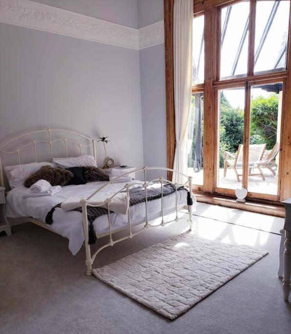 3 Bedroom 3 Bathroom Ground Floor Condo With Veranda Reigate Exteriör bild