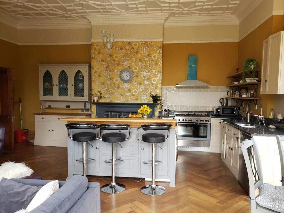 3 Bedroom 3 Bathroom Ground Floor Condo With Veranda Reigate Exteriör bild