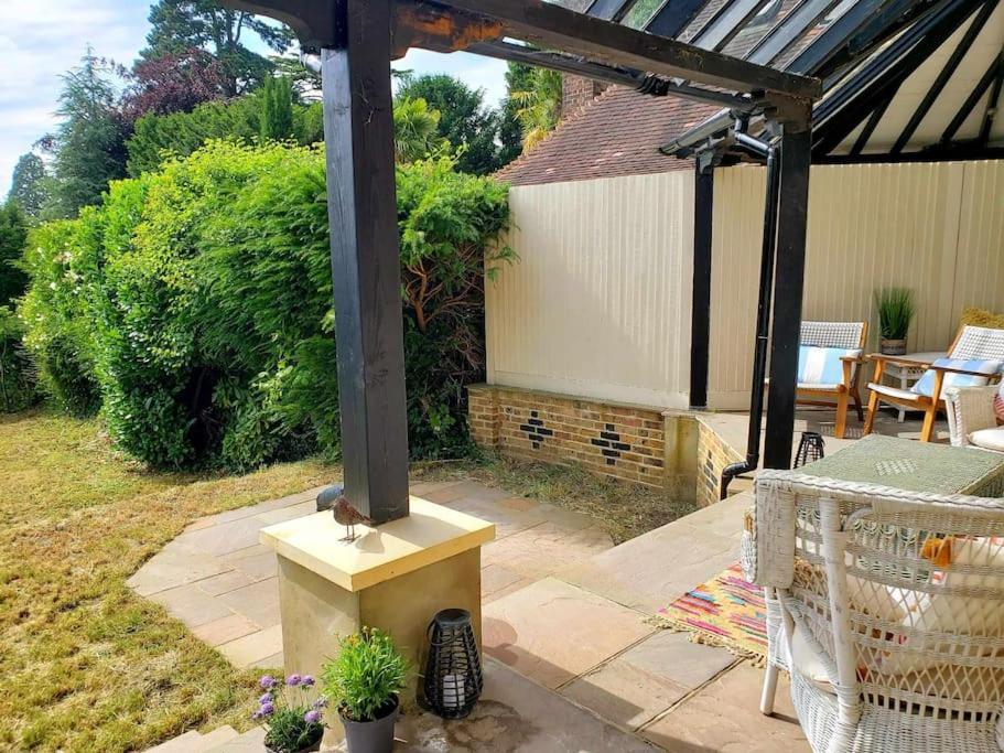 3 Bedroom 3 Bathroom Ground Floor Condo With Veranda Reigate Exteriör bild